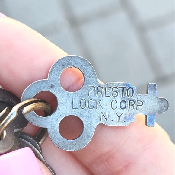 Anthropologie Celtic Cross With 7 Presto Lock Corp NY Keys Steampunk Ornament - Picture 8 of 9